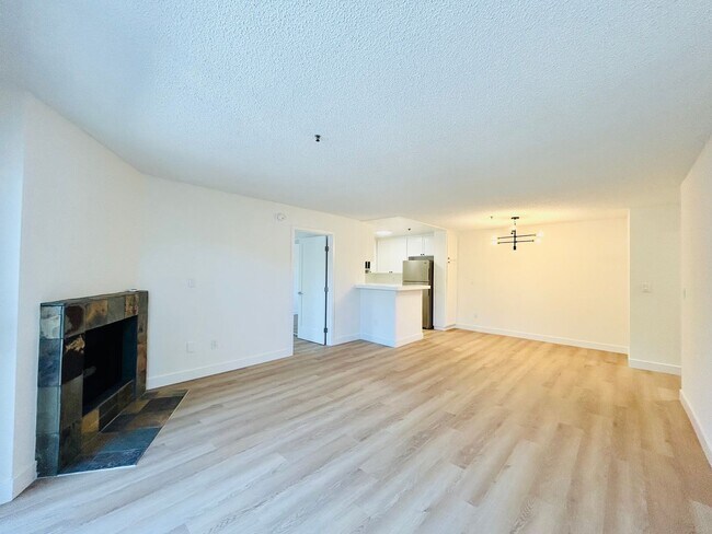 Building Photo - ven141