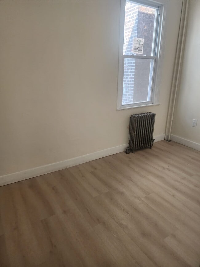 Building Photo - 45 Linden St