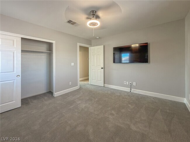 Building Photo - 3025 Scenic Valley Way