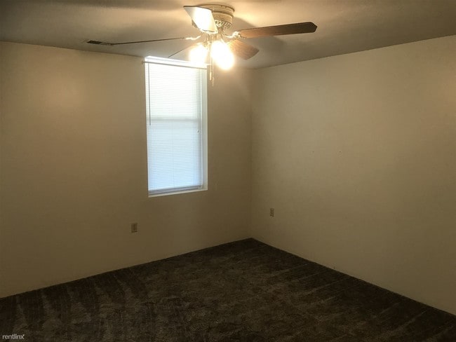 Building Photo - 2 br, 1 bath Apartment - 25 Main St B-2