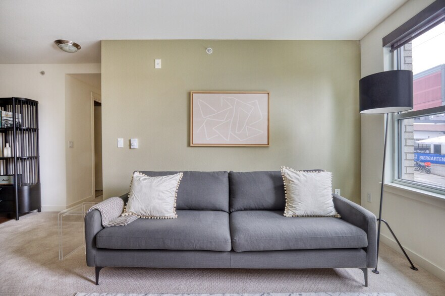 Building Photo - 330 3rd Ave W