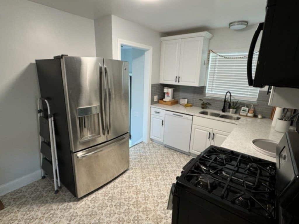 Kitchen - 2659 Northwood Ave