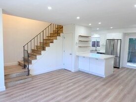 Building Photo - 3305 Green Ln