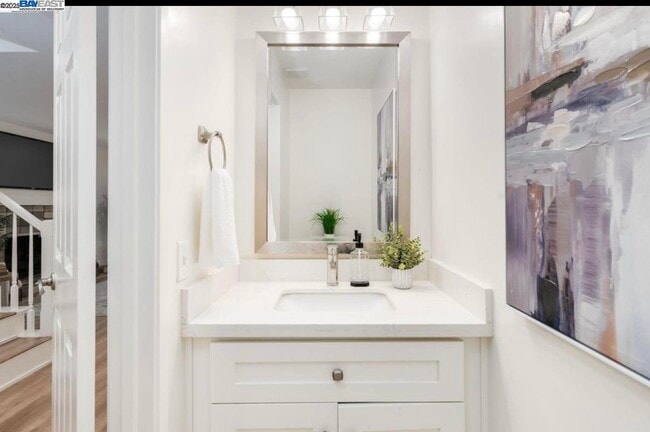 Building Photo - 725 Old Creek Rd