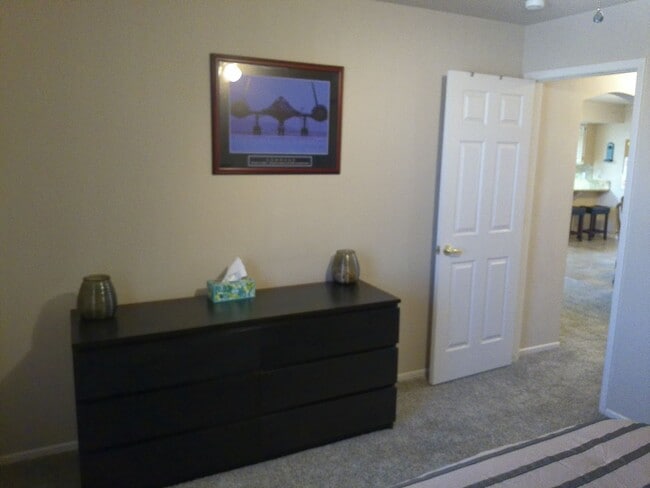 Building Photo - Seasonal  available Sept 1, 2025 to April 30,2026