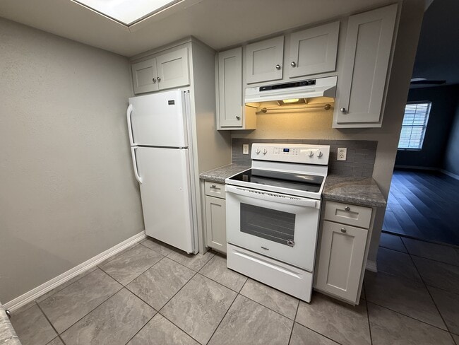 Building Photo - 8730 Glen Meadow Ln