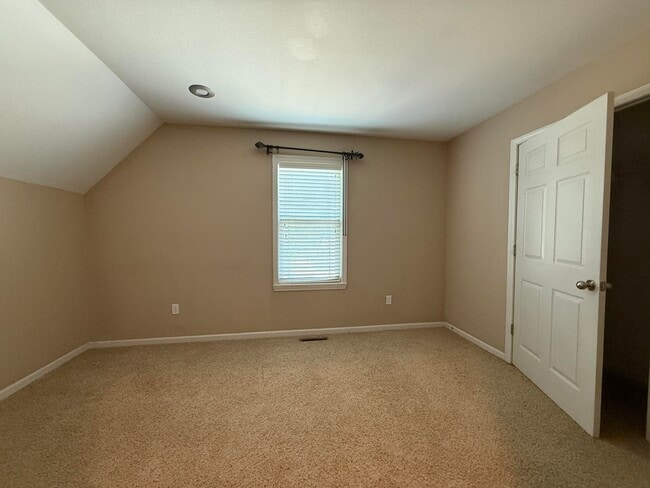 Building Photo - 405 S Village Cir