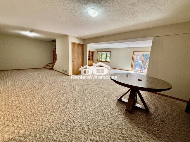 Building Photo - 10445 Fawns Way