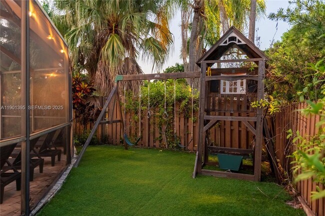 Building Photo - 1141 N North Lake Dr