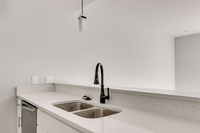 Building Photo - 1420 Ewing Pk Lp