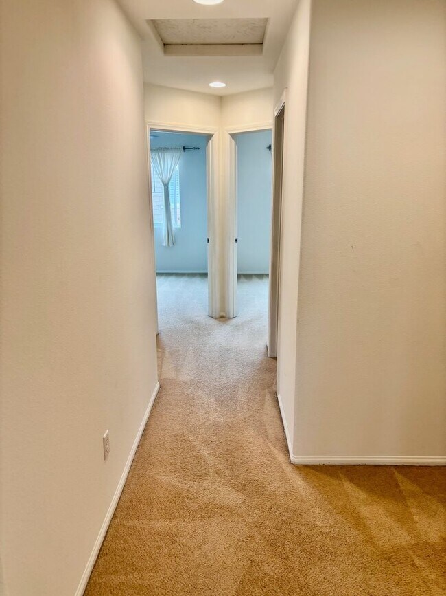 Building Photo - 1965 Oakwood Way