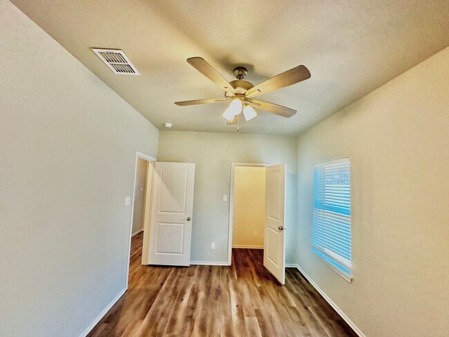 Building Photo - 1224 Donald Preston Dr