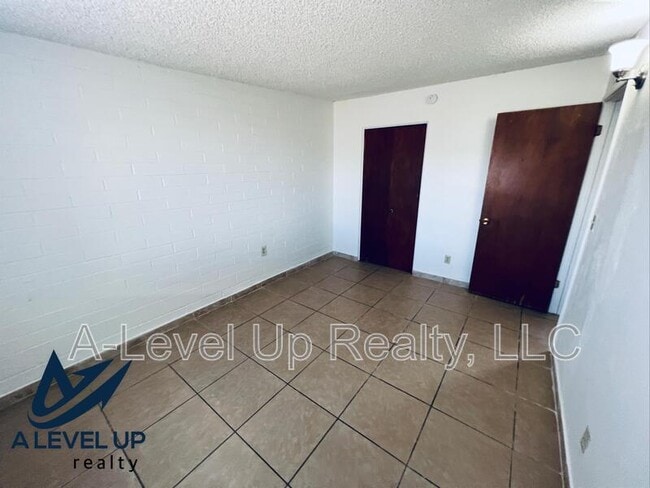 Building Photo - 3519 E Ellington Pl