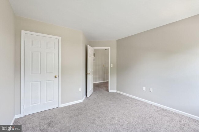 Building Photo - 10 Apple Blossom Ct