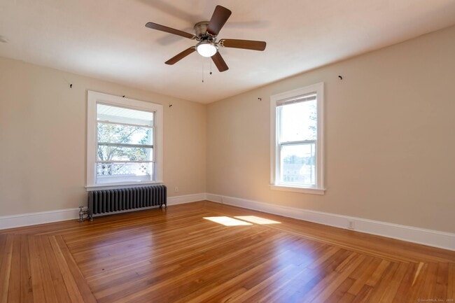 Building Photo - 207 Divinity St
