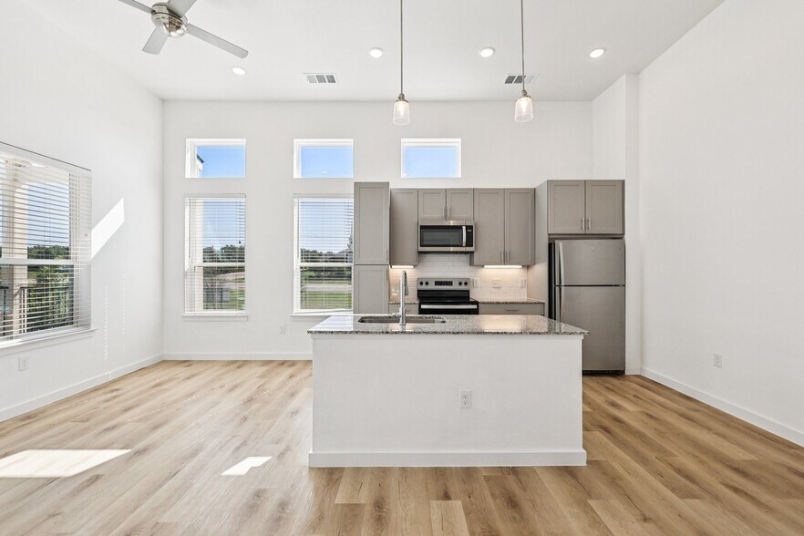 Building Photo - Maple Ranch