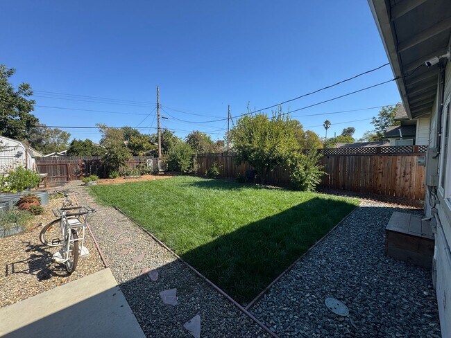 Building Photo - 2 bedroom |1 bathroom | Charming West Taho...