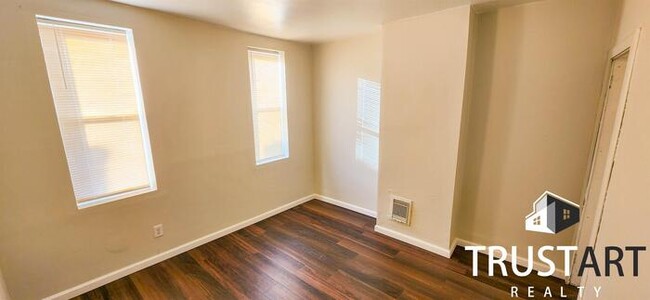 Building Photo - 3 bedroom house with backyard and basement.