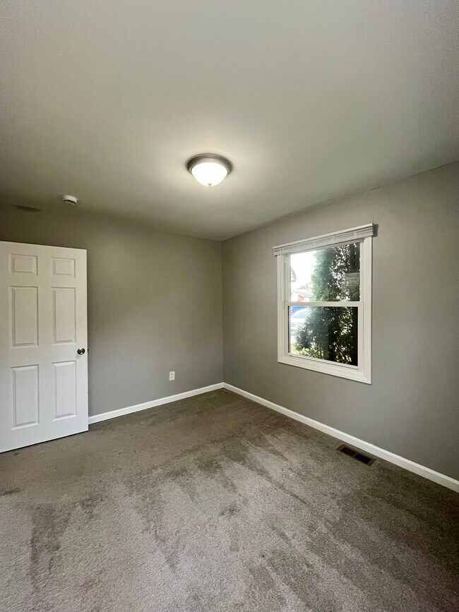 Building Photo - 6565 Burr St