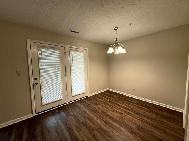 Building Photo - 301 Warton Ln