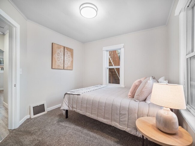 Building Photo - Millwood 2 bedroom condo