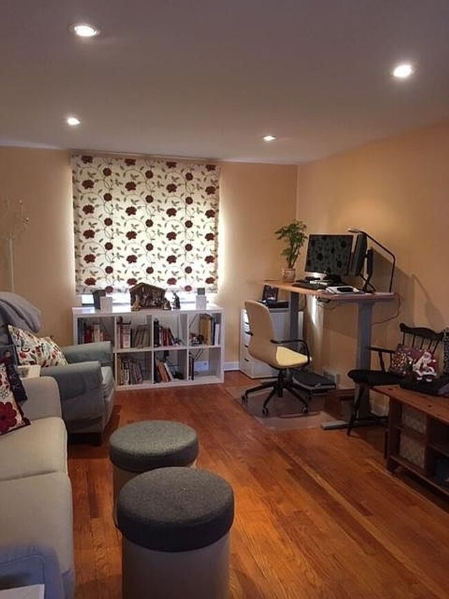 Building Photo - Forest Hills - House Share - 1 BR Available