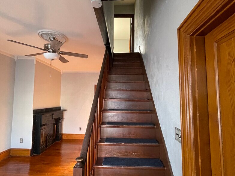 Building Photo - 156 S Broad St