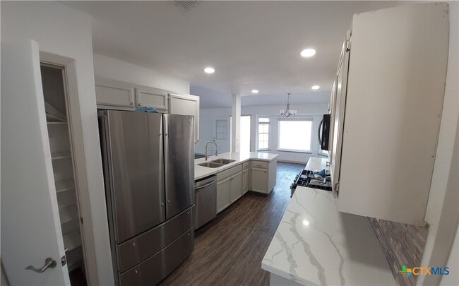 Building Photo - 1706 Creek Bend Cir