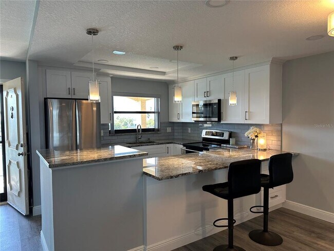 Building Photo - 12500 Capri Cir N