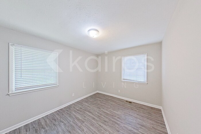 Building Photo - 6537 St Louis St