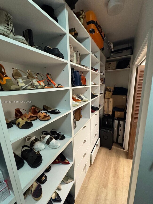 Building Photo - 3911 SW 56th Ct