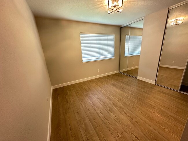 Building Photo - 3 Bed 2 Bath Single Family Home In Danvill...