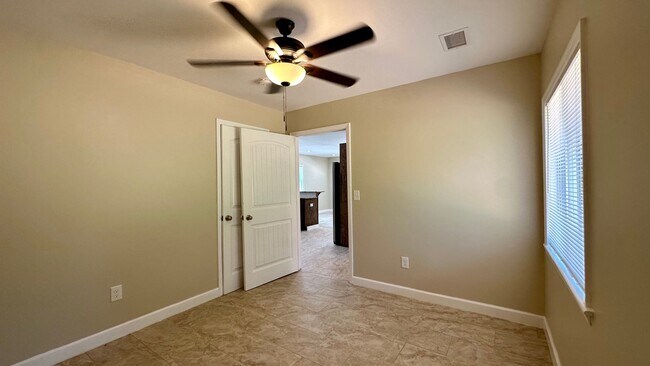 Building Photo - 1006 S Welcome Rd