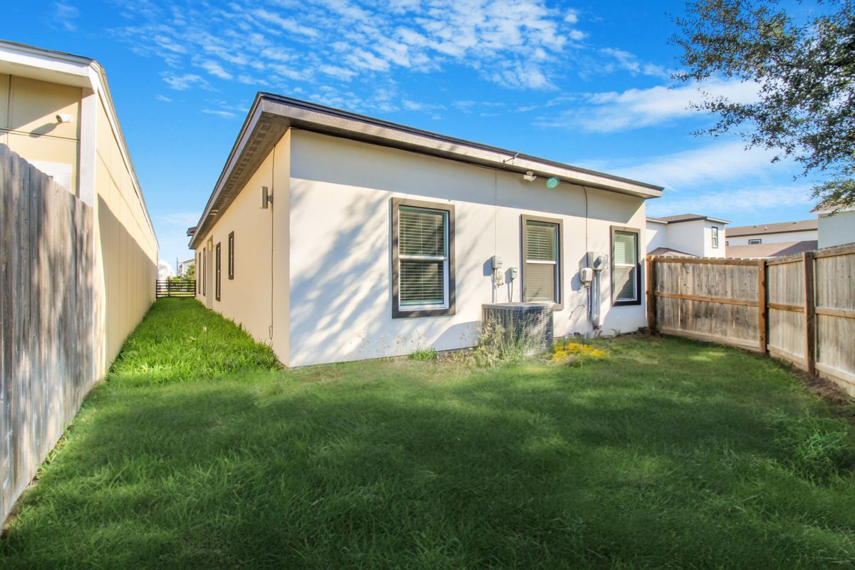 Building Photo - 2705 Kerria Ave