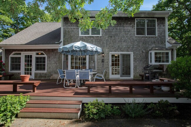 Building Photo - 13 N Meadow Ln