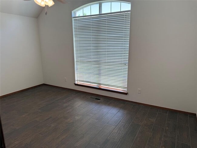 Building Photo - 4205 NW 146th Terrace