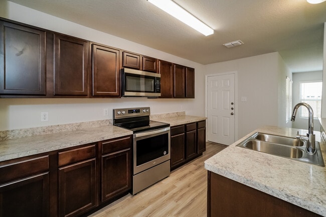 Building Photo - 10378 Clearwater Wy