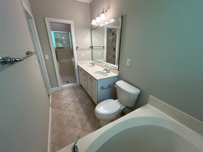 Building Photo - 3 Bedroom | 3.5 Bathroom Raleigh Townhome