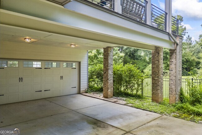 Building Photo - 1742 Helen Dr NE