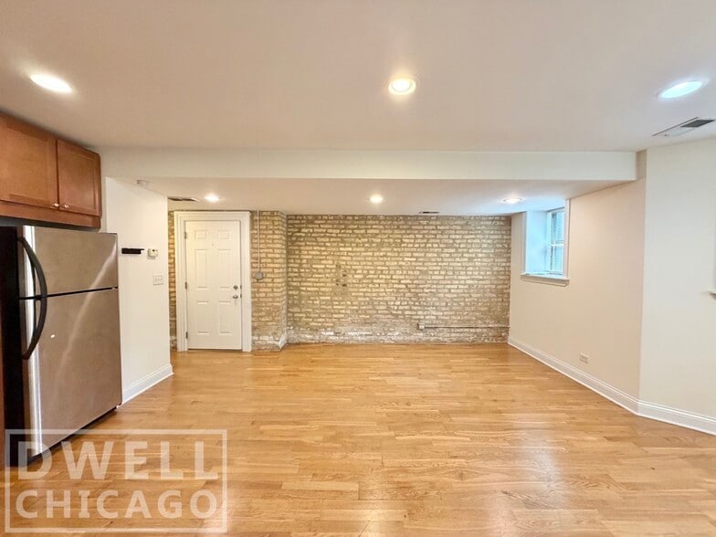 Building Photo - 2842 N Albany Ave