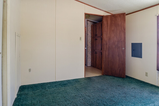 Building Photo - 5 Hilltop Dr