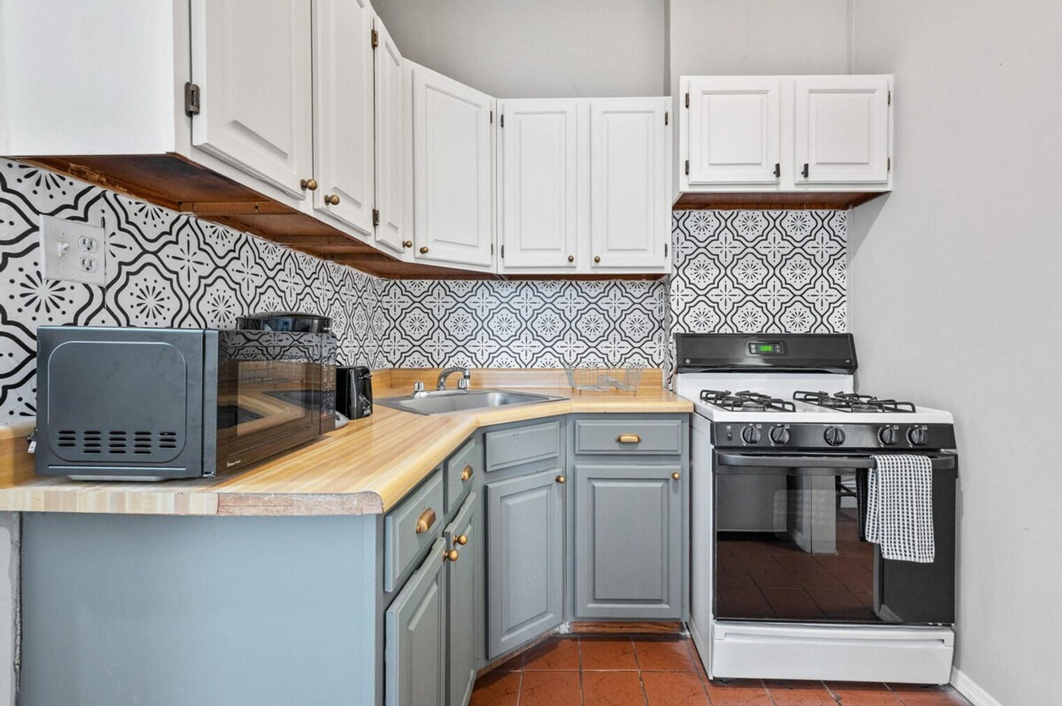 Building Photo - 400 W 47th St