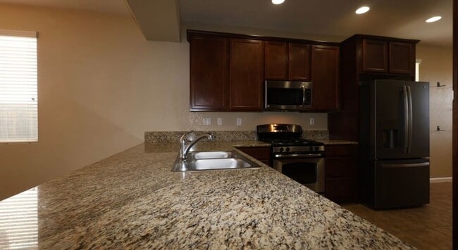 Building Photo - Beautiful 3 bed 2 bath located in Elk Grove!