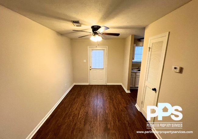 Building Photo - 107 Church St