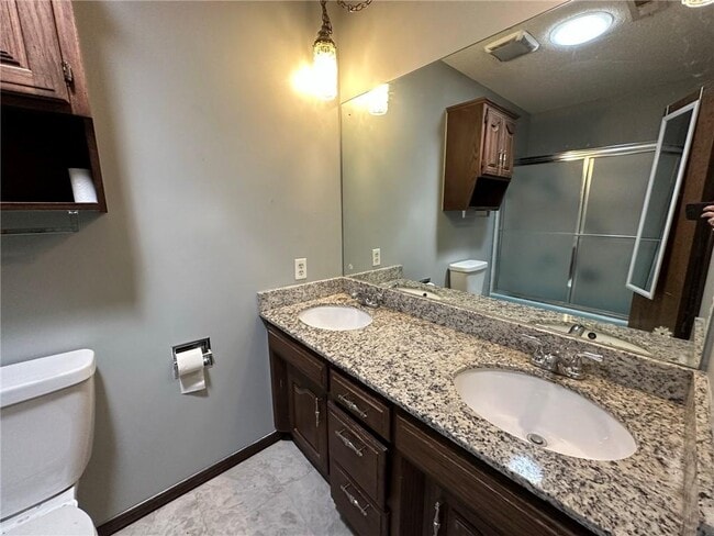 Building Photo - 2147 Loren Cir