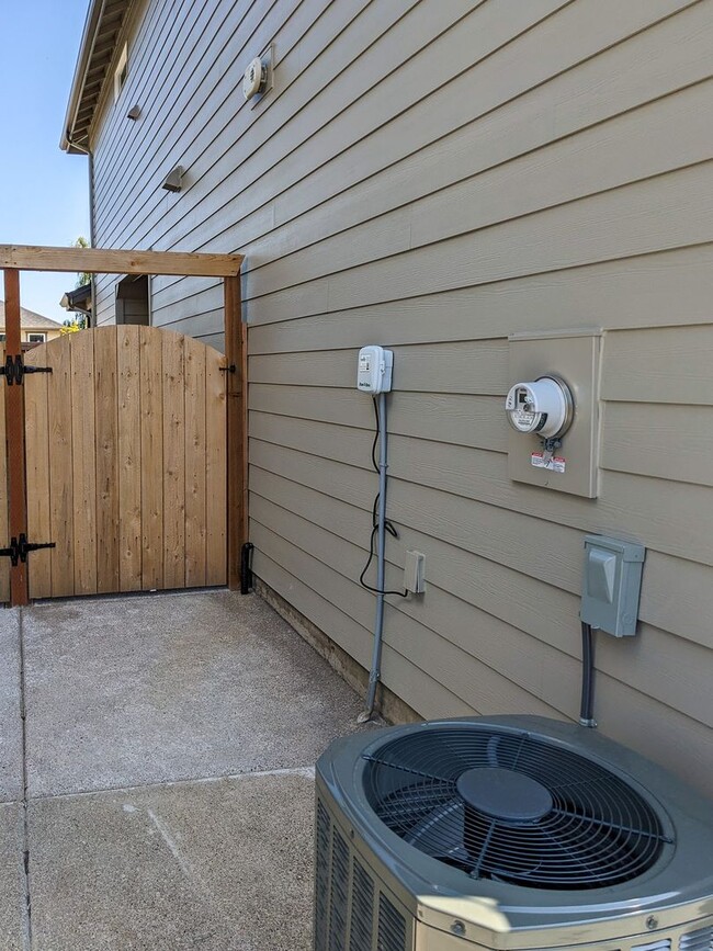 Building Photo - 1871 SE Mulberry Ave