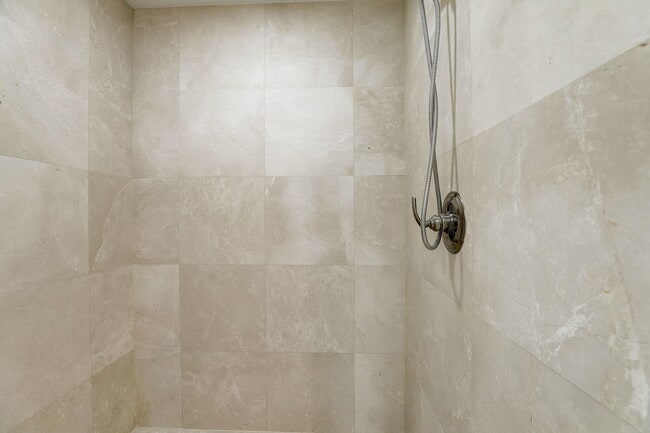 Building Photo - 2650 Lake Shore Dr