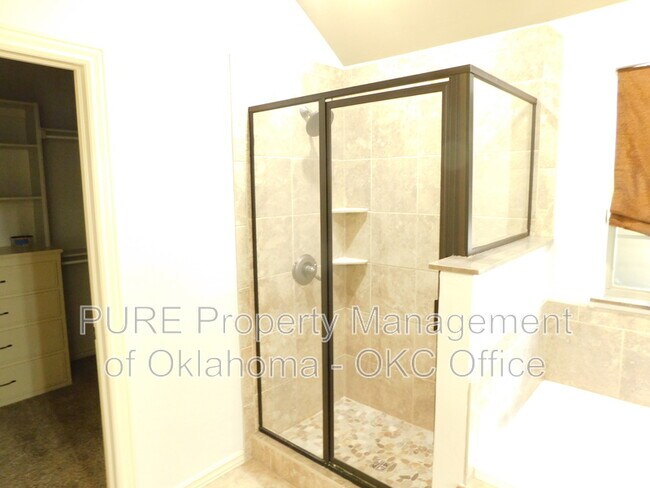 Building Photo - 1100 Kelsi Dr