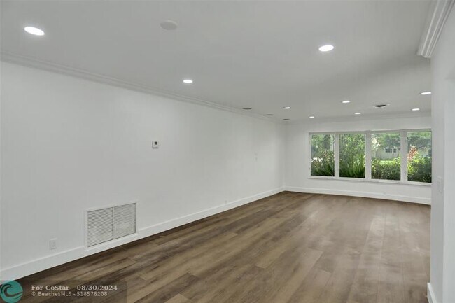 Building Photo - 161 SW 75th Ave