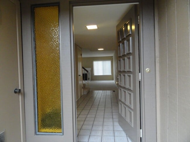 Building Photo - Rio Road Condo